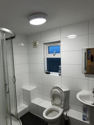 Room in a Shared House, Lansdowne Road, E11 - Photo 1