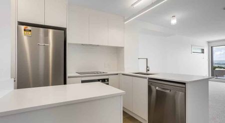 Modern 2 Bedroom Apartment - Photo 2