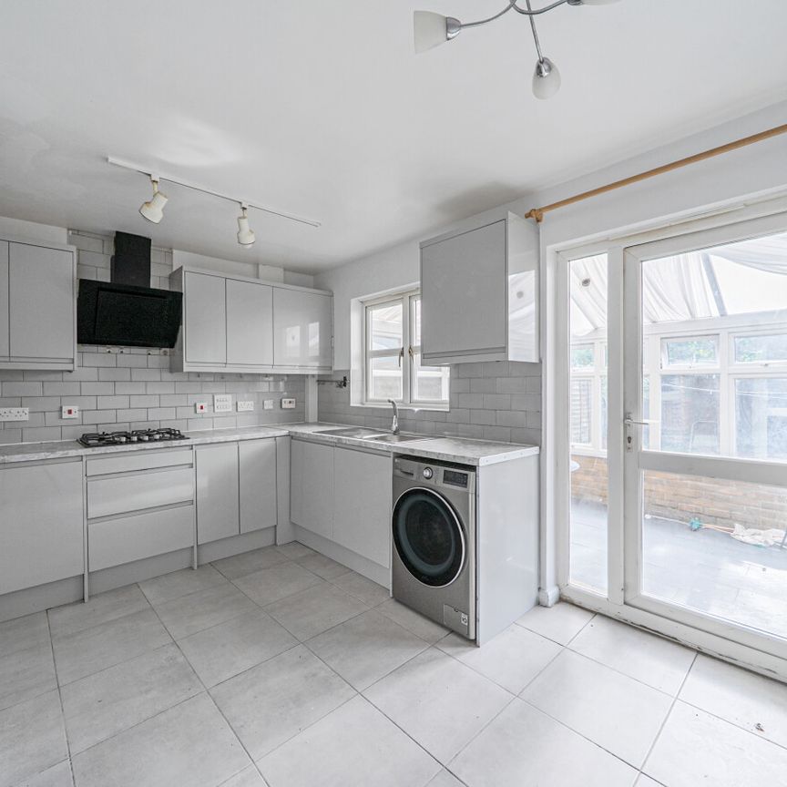 Grenard Close, Peckham, London, SE15 - Photo 1