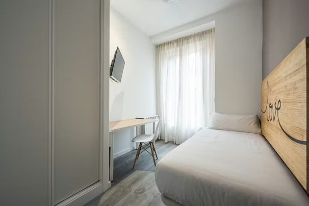 Calle de las Hileras, Madrid, Community of Madrid 28013 - Photo 1