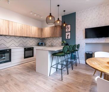 Wilson Patten Street Room One - Photo 1