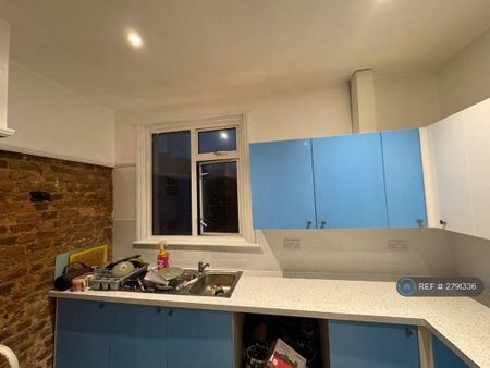 3 bedroom maisonette to rent - Photo 3