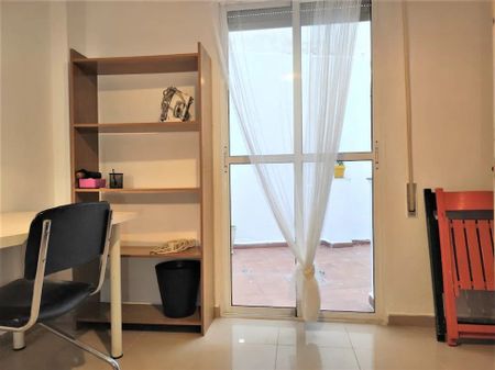 Calle Mármoles, Sevilla, Andalusia 41004 - Photo 2