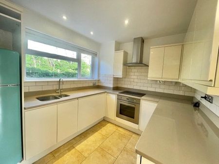 Sea Road, BH5 1BE, Bournemouth - Photo 2