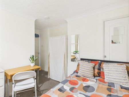 5 bedroom terraced house to rent - Photo 3