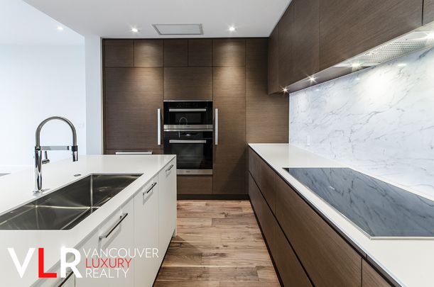 Condo in West Vancouver, BC - Photo 1
