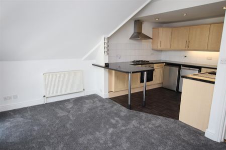 2 bedroom Apartment to let - Photo 5