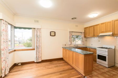 256 Tyler Street, Preston VIC 3072 - Photo 2