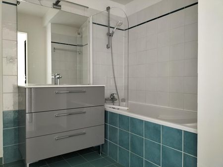 Appartement 3 pièces 74m2 MARSEILLE 8EME 1 250 euros - Photo 5