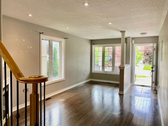 For Lease - 17 Christina Crescent, Bradford West Gwillimbury, Ontario - Photo 1