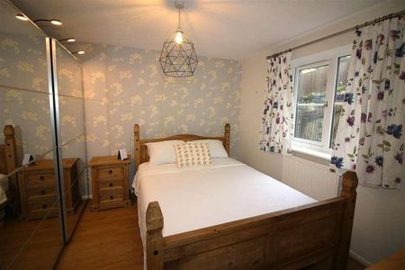 Biscombe Gardens, Saltash, PL12 - Photo 3