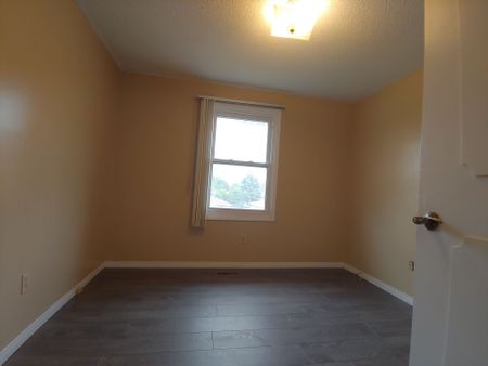 For Lease - 1004 Lawson Road, London North, Ontario - Photo 3