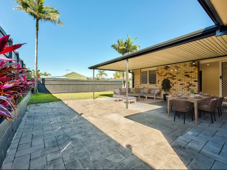 94 Torquay Crescent, Tingalpa QLD 4173 - House For Rent | Domain - Photo 2