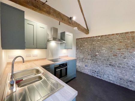 A delightful cottage in heart of the West Dean Estate with artist/maker studio - Photo 4