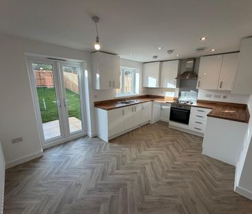 3 bedroom semi-detached house to rent - Photo 6