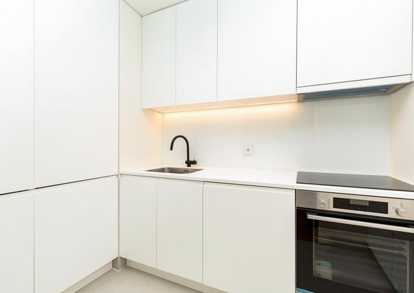 2 Bedroom Apartment with a view, Largo do Rato, Lisboa