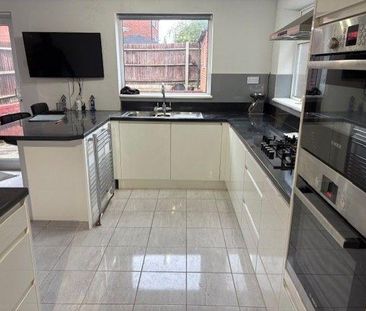 3 bedroom semi-detached house to rent - Photo 4