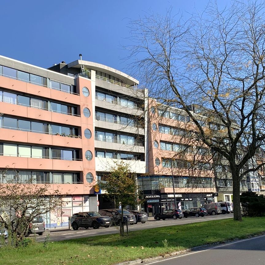 Lichtrijk appartement met 2 slaapkamers en staanplaats op TOPLIGGING! - Foto 1