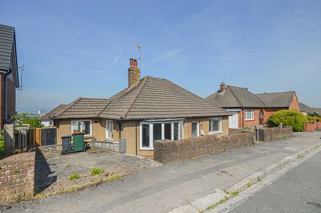 2 bed detached bungalow to rent in Old Hill Crescent, Newport, NP18 - Photo 4