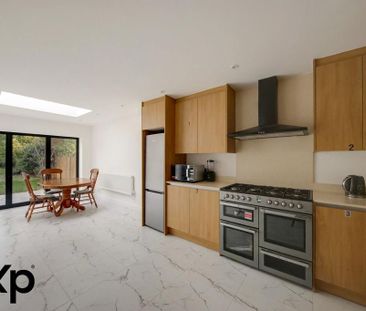 1 bedroom in a house share to rent - Photo 2