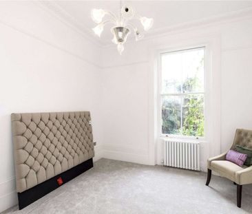 A bright and contemporary apartment to rent positioned on the raised ground floor of a period conversion. - Photo 3