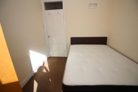 3 bedroom Student Flat to rent in Coniston Avenue, Jesmond, Newcastle Upon Tyne - Photo 5