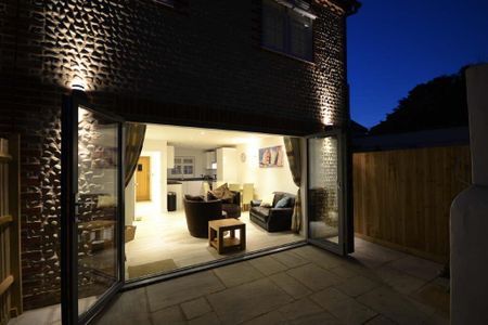 Felpham Road, Felpham, West Sussex, PO22 7DF - Photo 2