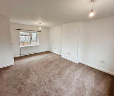 4 bedroom semi-detached house to rent - Photo 5