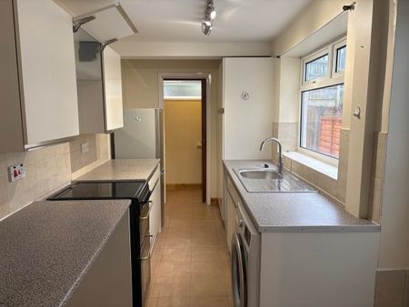 Broxtowe Drive, Mansfield, NG18 - Photo 4