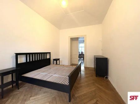 Světlý, nově vymalovaný částečně zařízený byt 3+1 o velikosti 74 m - Fotografie 3