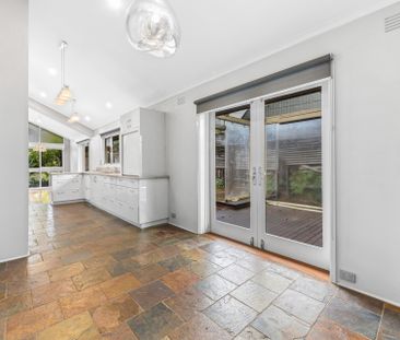 1 Cassinia Avenue, Ashwood VIC 3147 - House For Rent | Domain - Photo 4