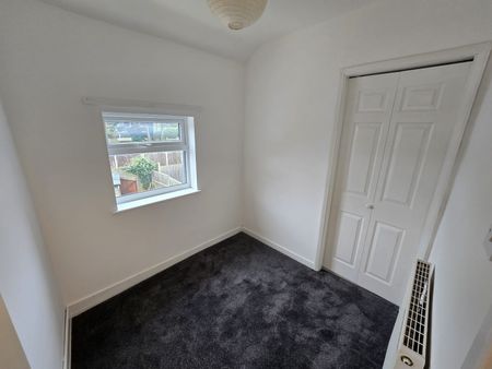 two bedroom terraced house - Photo 4