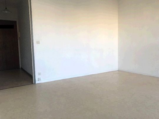 Appartement 1 pièces 28m2 MARSEILLE 9EME 520 euros - Photo 1