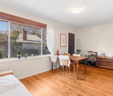Comfort Living, Convenient Location - Photo 3