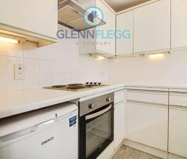 Missenden Gardens, Burnham, Berkshire, SL1 - Photo 2