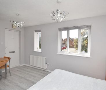 Studio to rent - Photo 2