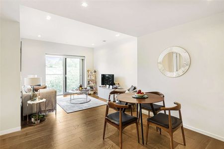 Lillie Square is an exclusive London development, which takes the traditional London garden square as its inspiration. Located in Earls Court where Kensington, Chelsea and Fulham meet. - Photo 5