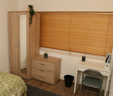 A cosy house-share in the heart of Hinckley Town Centre - Photo 1