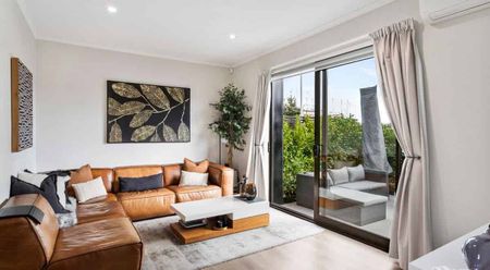 Hobsonville, 3 bedrooms, $750 - Photo 4