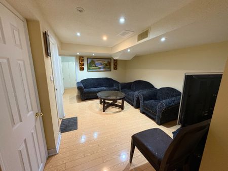 For Lease - 28 Junction Crescent, Brampton, Ontario - Photo 4