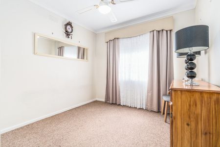 FAMILY FRIENDLY HOME - Photo 4