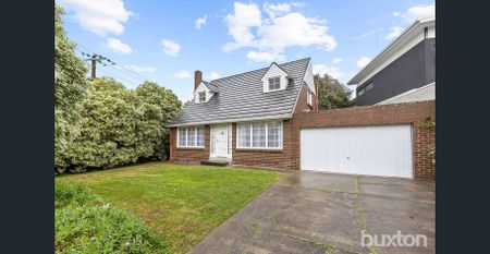 CHARM, SPACE AND CONVENIENCE ALL IN ONE! - Photo 3