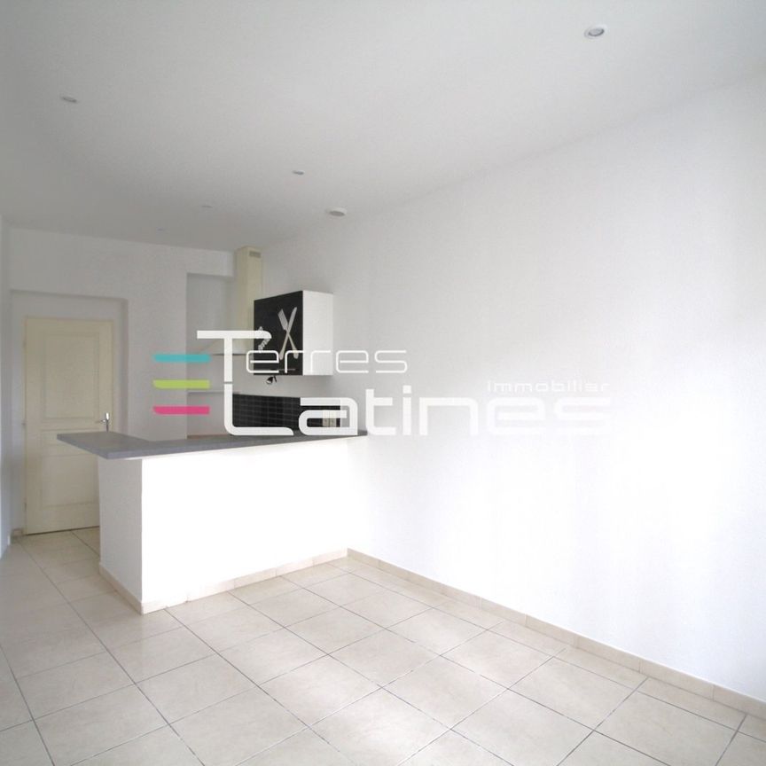 Location Appartement 1 pièce 21m² NIMES 30000 - Photo 1