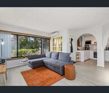 Stylish & Spacious Apartment with Large Balcony - Photo 1