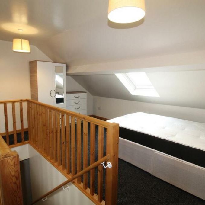 4 bedroom house of multiple occupation to rent - Photo 1
