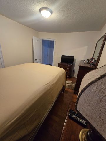 For Lease - 19 Red Plant Crescent Unit# Upper Bedroom, Brampton, Ontario - Photo 3