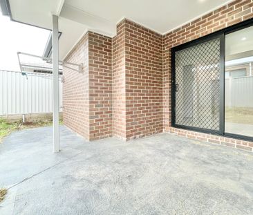 Bright, Modern Living in a Prime Austral Location! - Photo 6