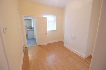 2 bedroom terraced house to rent - Photo 3