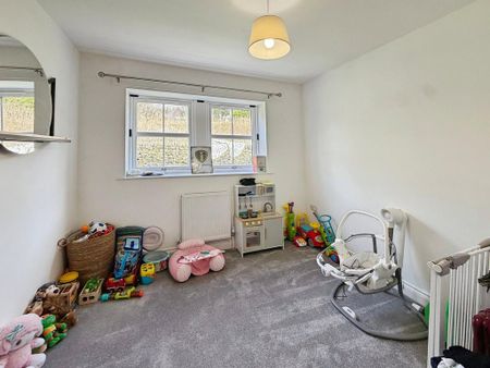 4 bedroom detached house to rent - Photo 3