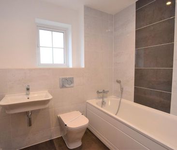 3 bedroom semi-detached house to rent - Photo 4